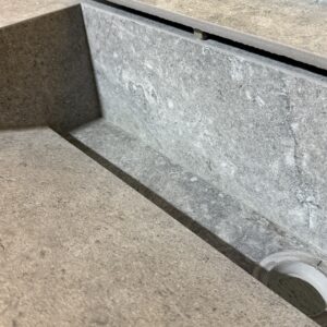 כיור עם מדף בעבודת יד מפורצלן – תמונה 11